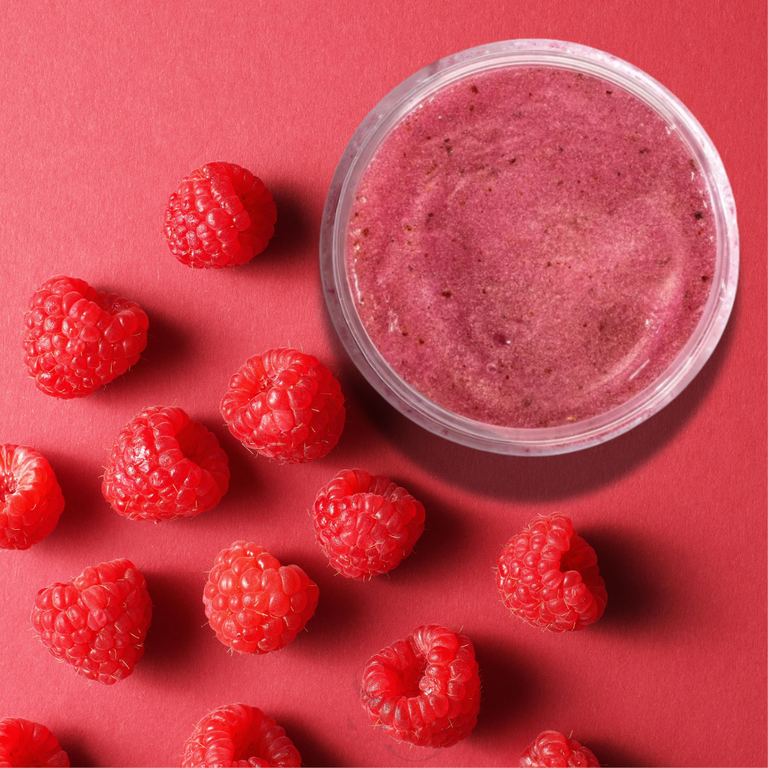 Απολεπιστικό με φωτεινές μικροπέρλες - Sweet Raspberry Scrub Essence Yokaba 250 g - Φόρμουλα βασισμένη σε 95% συστατικά φυσικής προέλευσης.